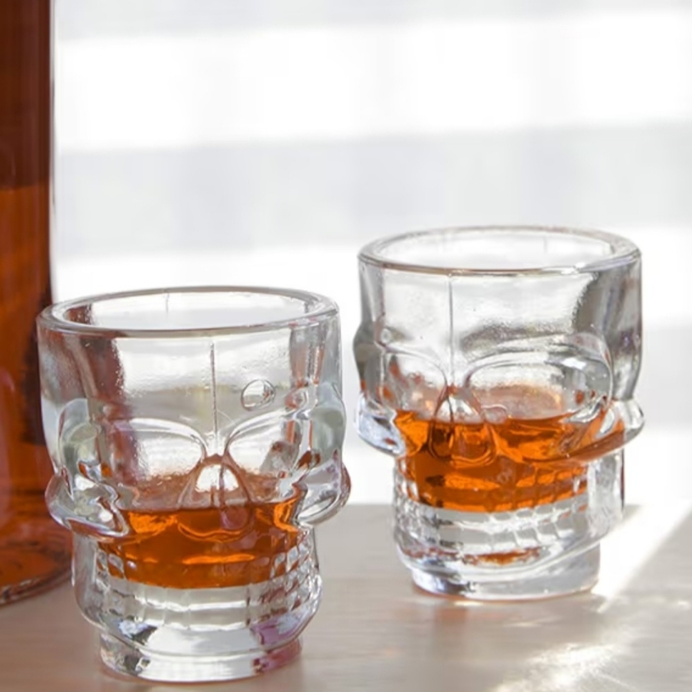 NIP. Kikkerland Clear Skull Shot Glass Set. 4pk.